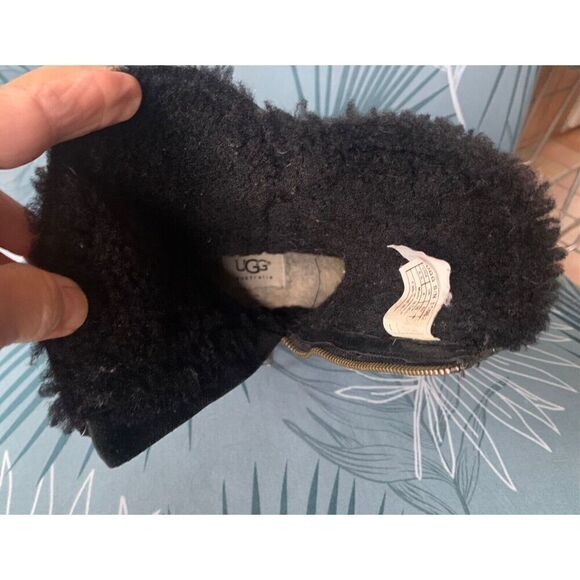 UGG OREGON BLACK SUEDE SHEEPSKIN SHEARLING ANKLE BUCKLE BOOT sz 5.5 - Picture 10 of 11